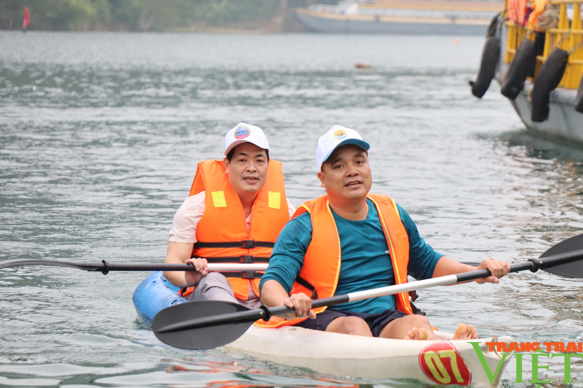Đua thuyền Kayak- vinh danh dòng Đà Giang huyền thoại  - Ảnh 2.