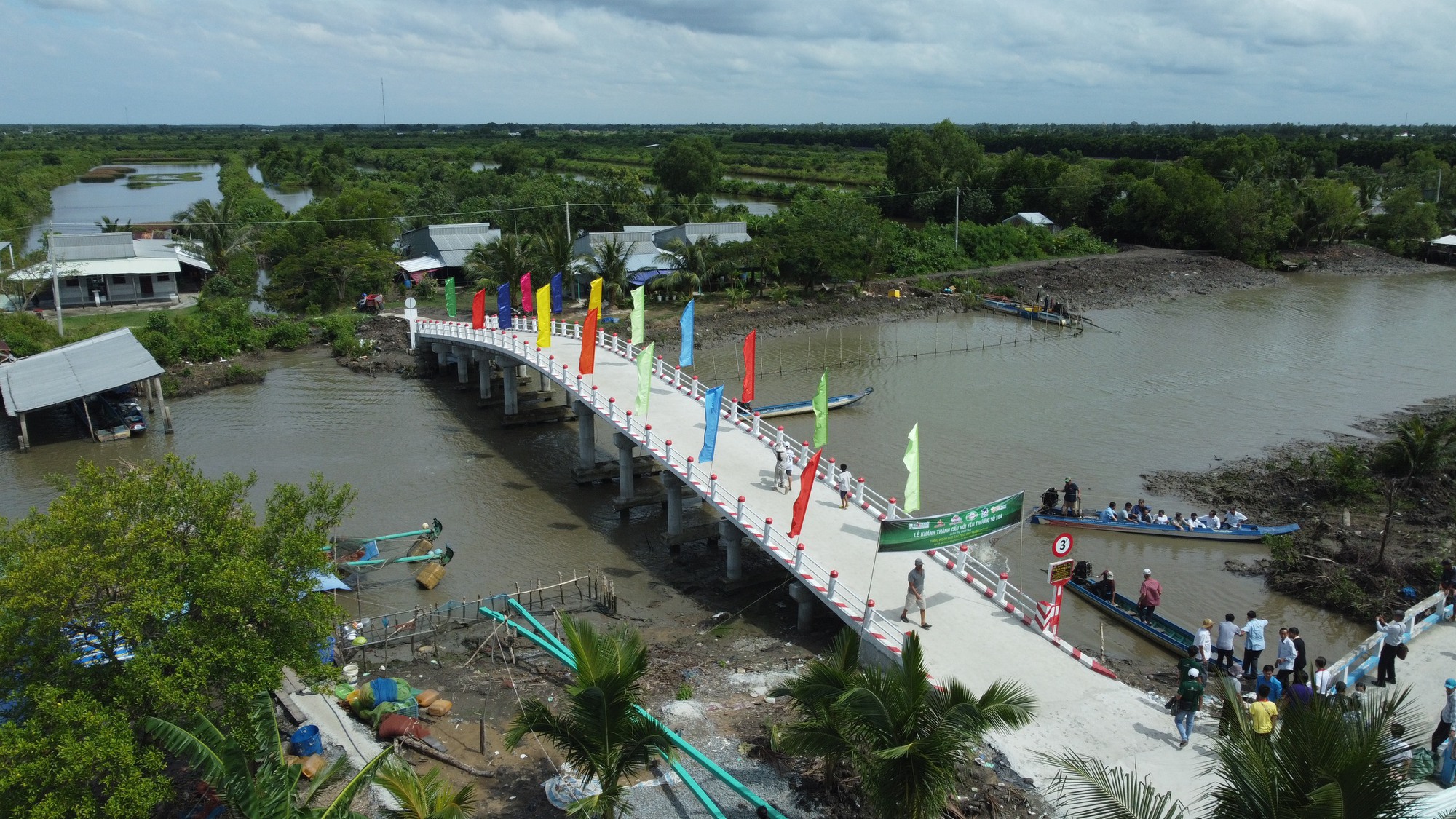  Nhựa Tiền Phong khánh thành cầu nối yêu thương 104 tại Kiên Giang và khởi công Cầu nối yêu thương số 113 - Ảnh 1.