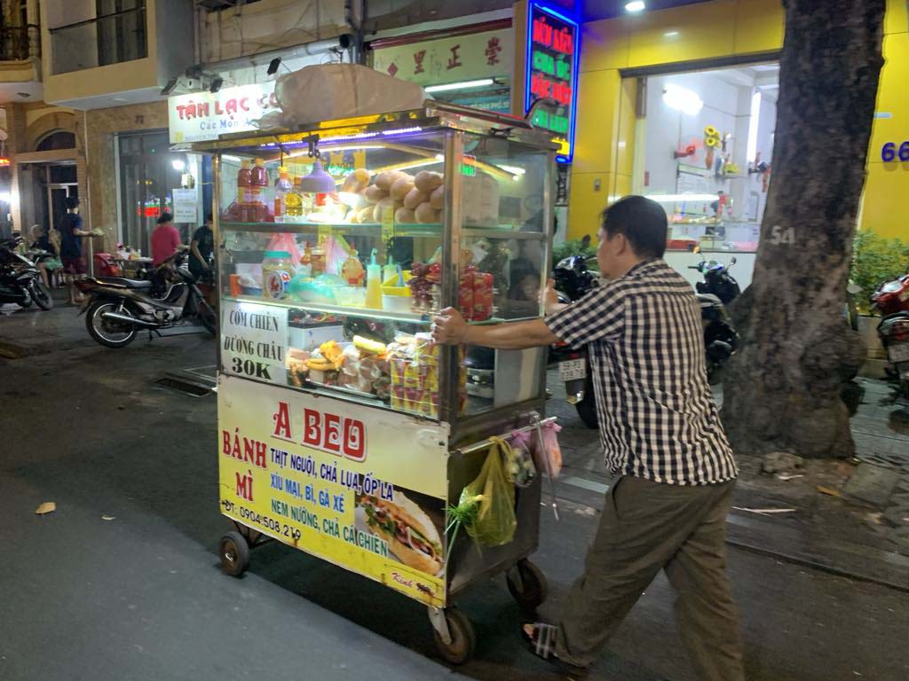 Ẩm thực đường phố Sài Gòn – Sự hấp dẫn từ những món ăn bình dị mà đầy lôi cuốn - Ảnh 1.