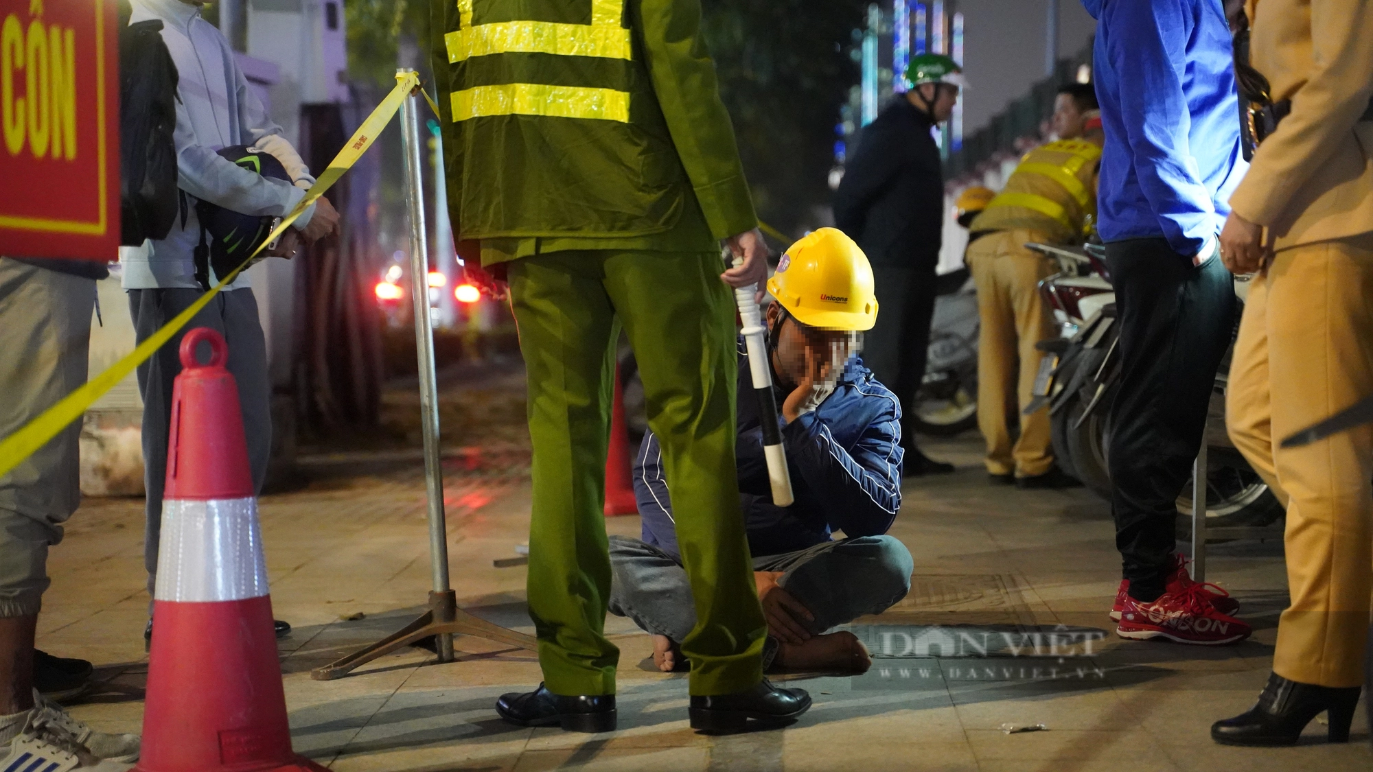 &quot;Tuyệt chiêu&quot; dùng nữ CSGT kiểm tra nồng độ cồn của Công an Hà Nội - Ảnh 9.