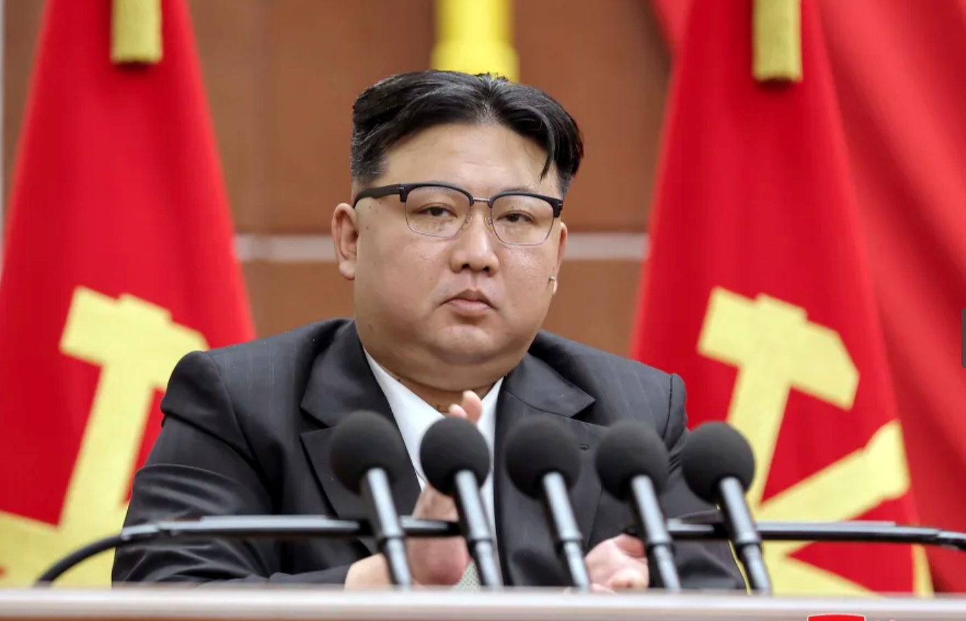 Ông Kim Jong Un: Triều Tiên phóng 3 vệ tinh do thám và chế tạo thêm vũ khí hạt nhân năm 2024 - Ảnh 1.