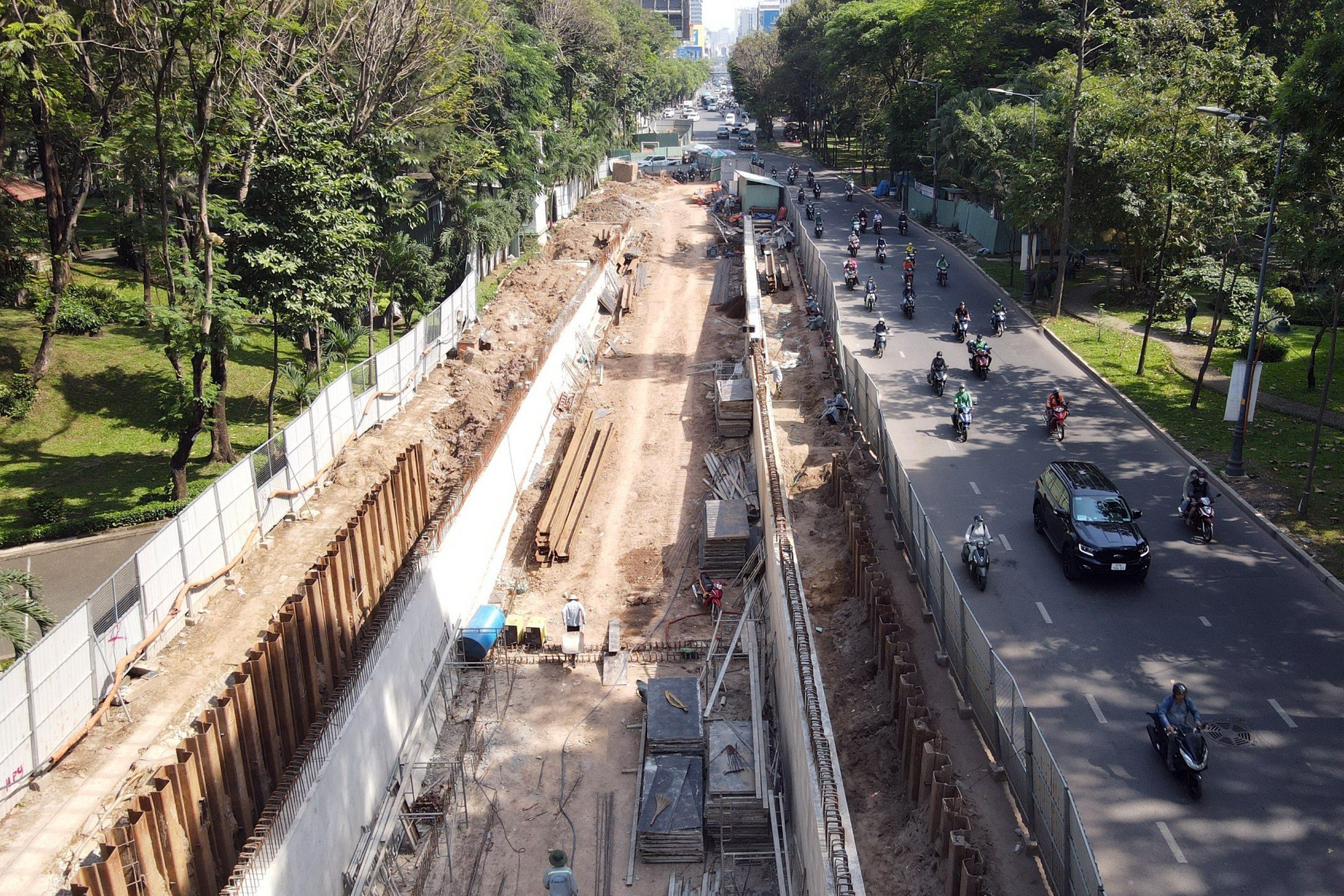Huy động tối đa máy móc, thiết bị thi công dự án đường nối Trần Quốc Hoàn - Cộng Hòa- Ảnh 1.