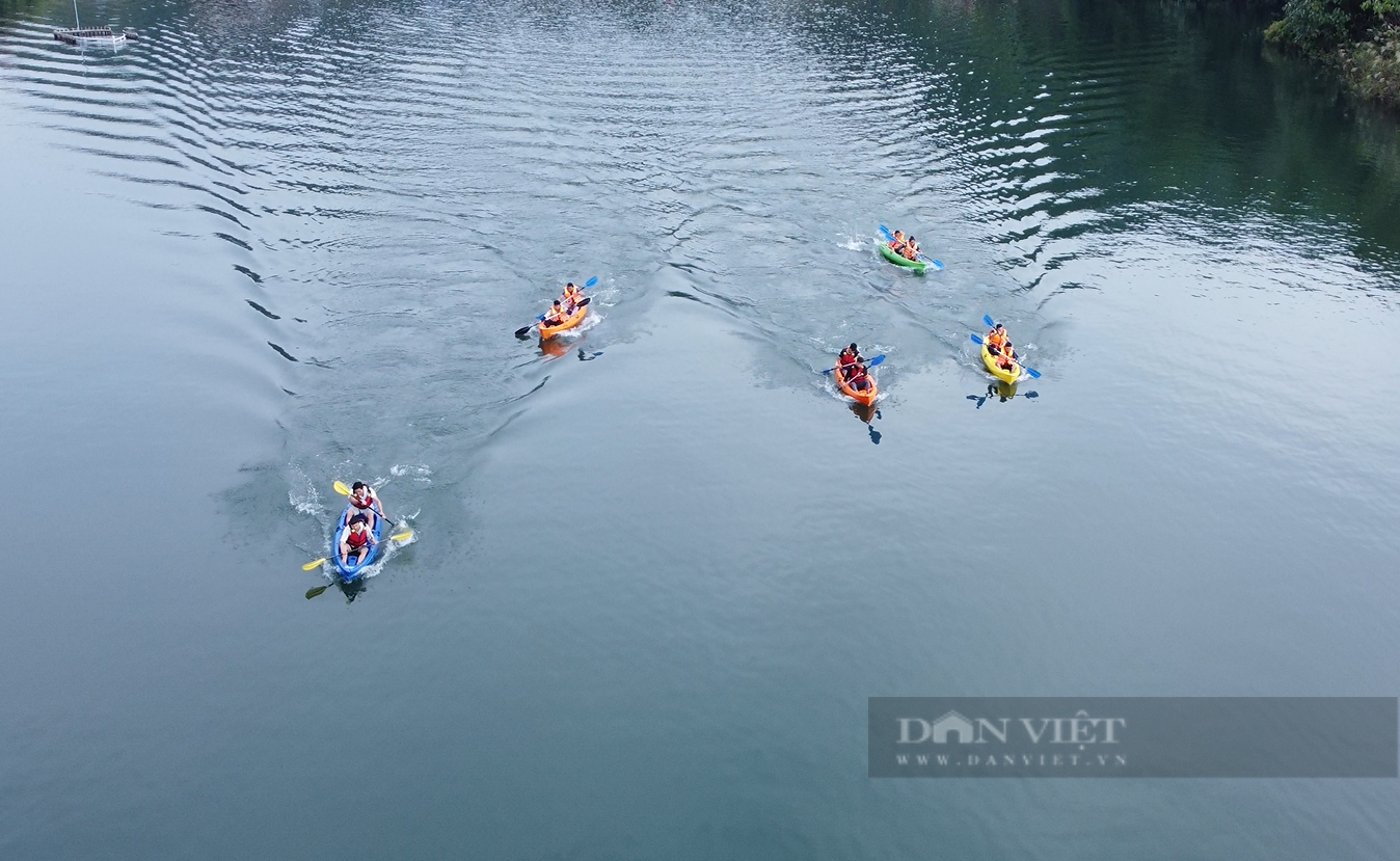 Đua thuyền Kayak giữa đại ngàn Pá Khôm, tiềm năng &quot;hút khách&quot; du lịch của Than Uyên - Ảnh 2.