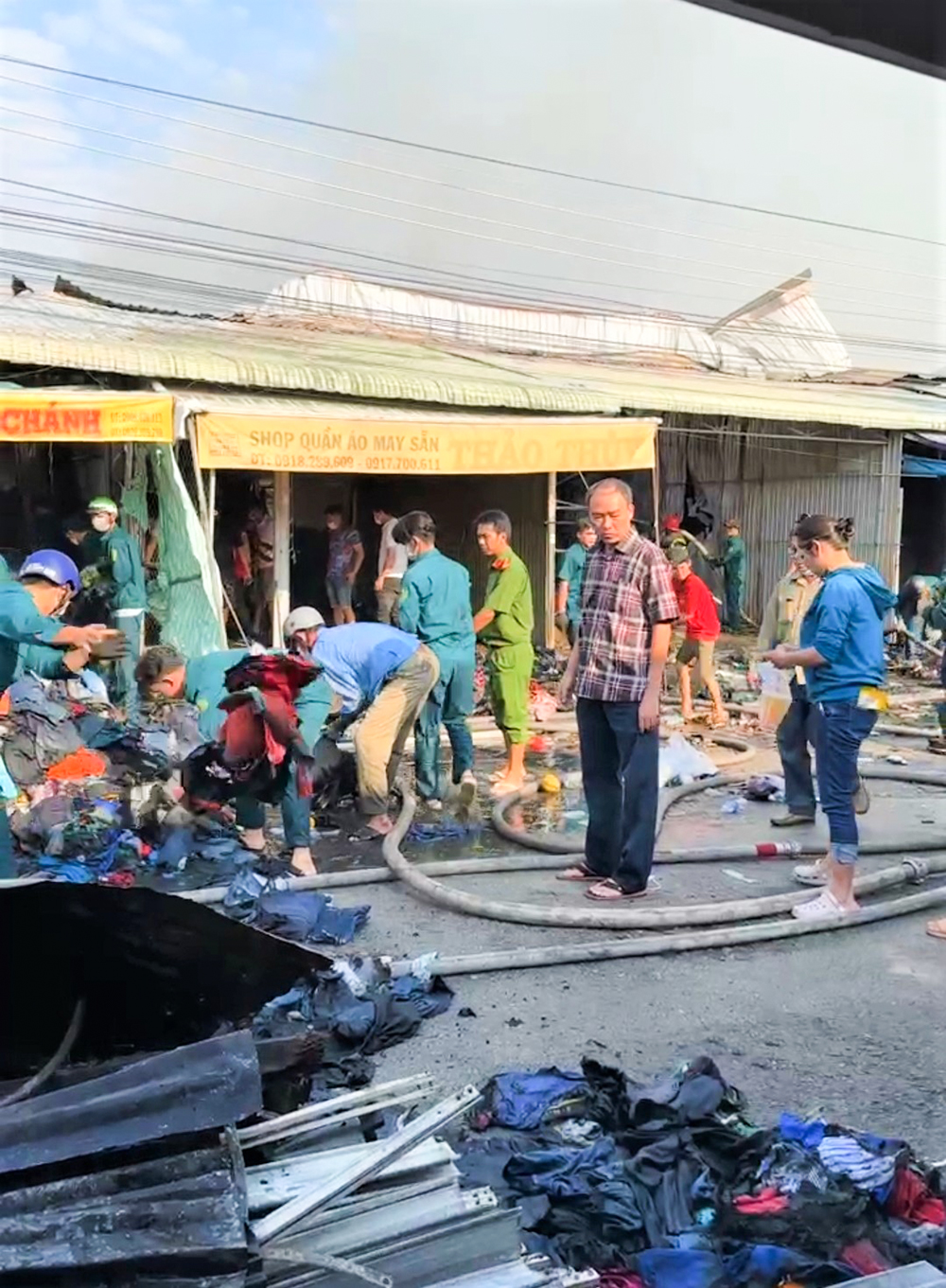 Cháy chợ Châu Long ở An Giang, nhiều ki-ốt bị thiêu rụi - Ảnh 5.