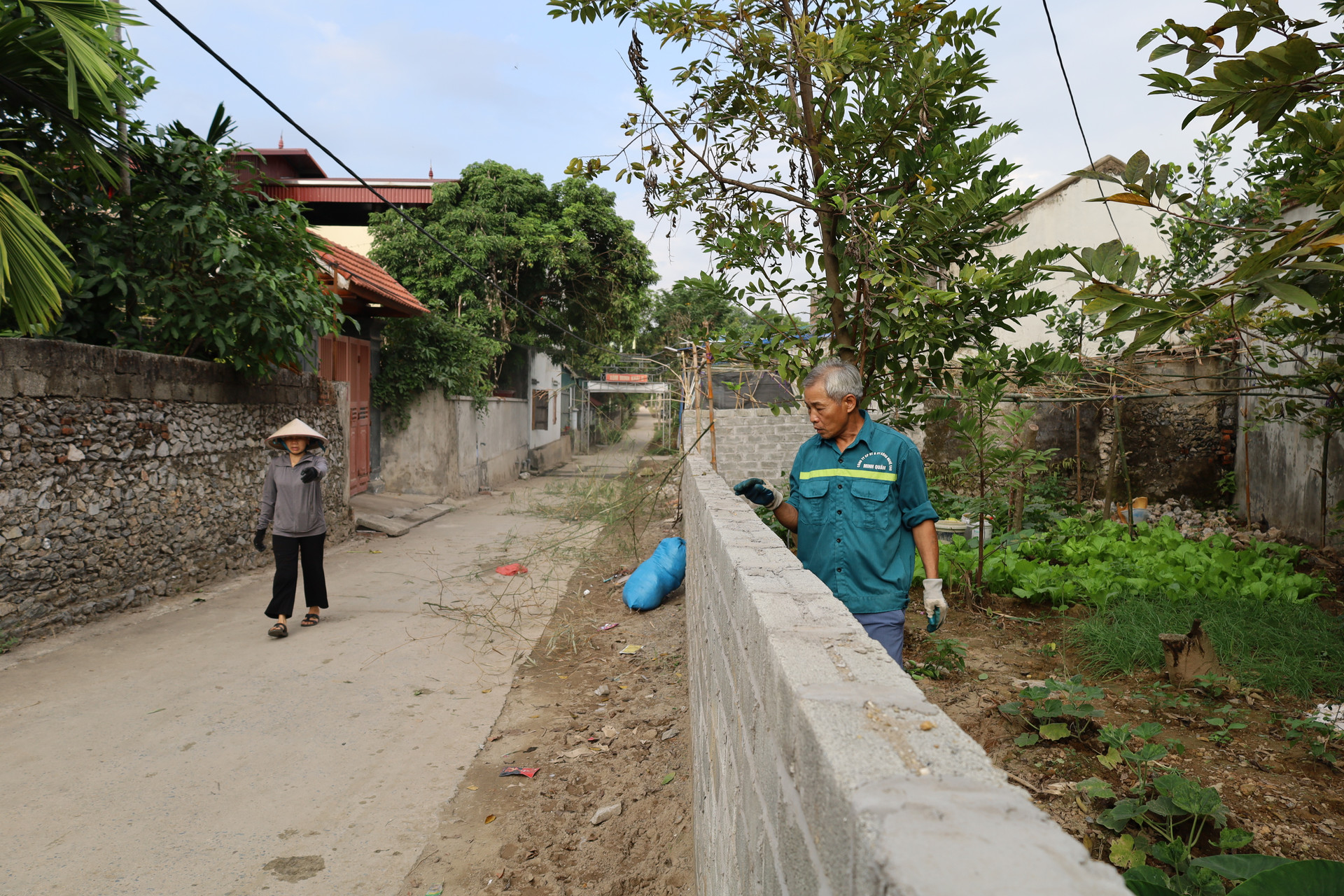 Mỹ Đức: Người dân hiến hàng nghìn m2 đất giúp địa phương hoàn thiện cơ sở hạ tầng - Ảnh 1.