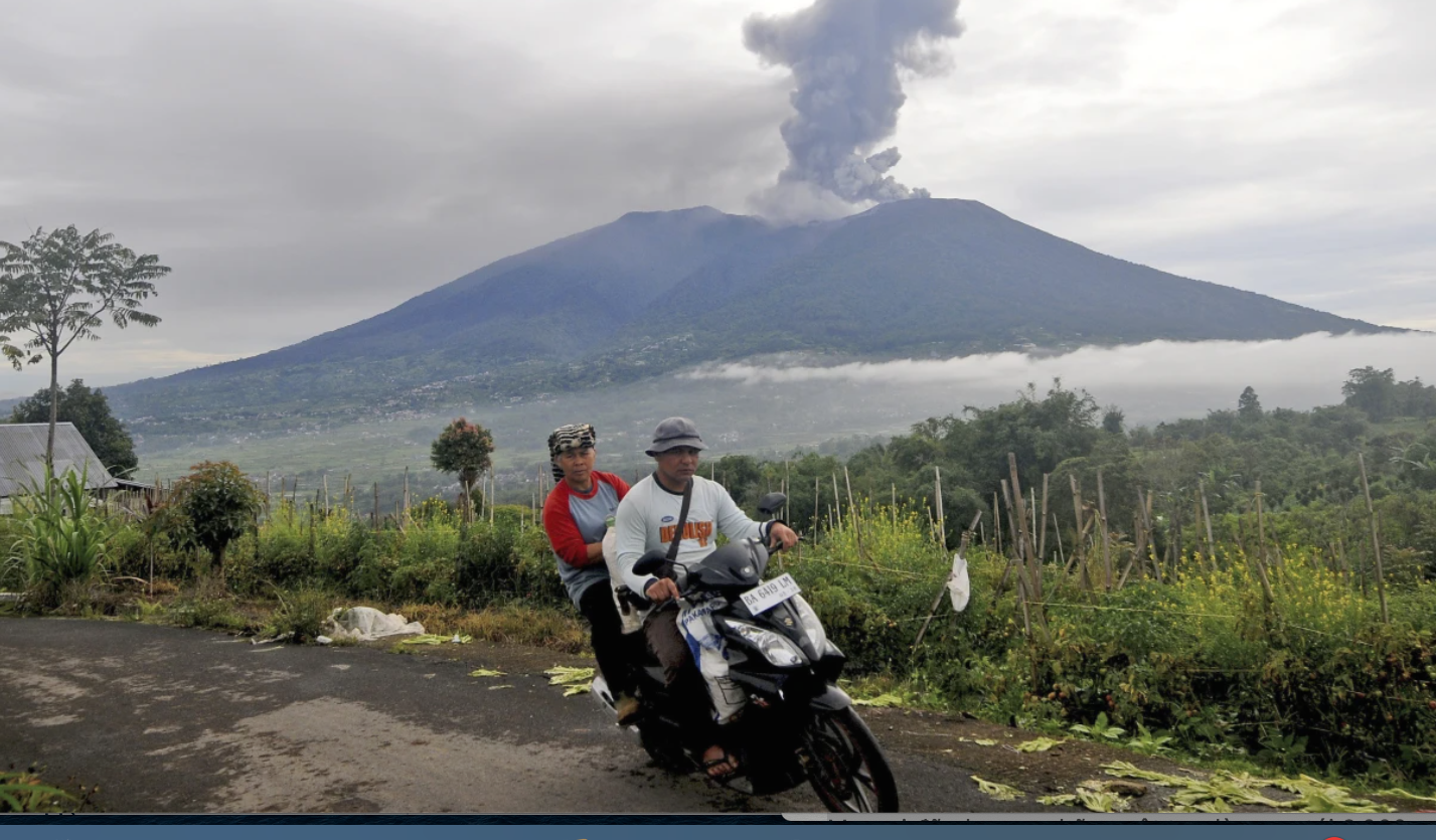 Núi lửa Marapi phun trào ở Indonesia, tìm thấy thi thể 11 nhà leo núi - Ảnh 1.