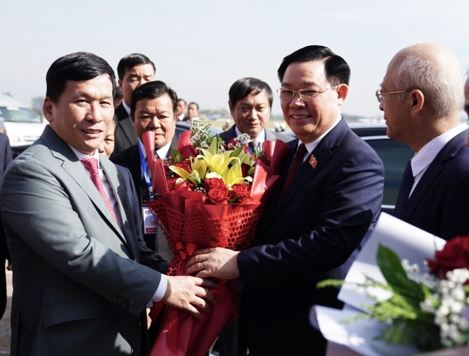 Lãnh đạo Vietjet chào đón Chủ tịch Quốc hội Vương Đình Huệ.