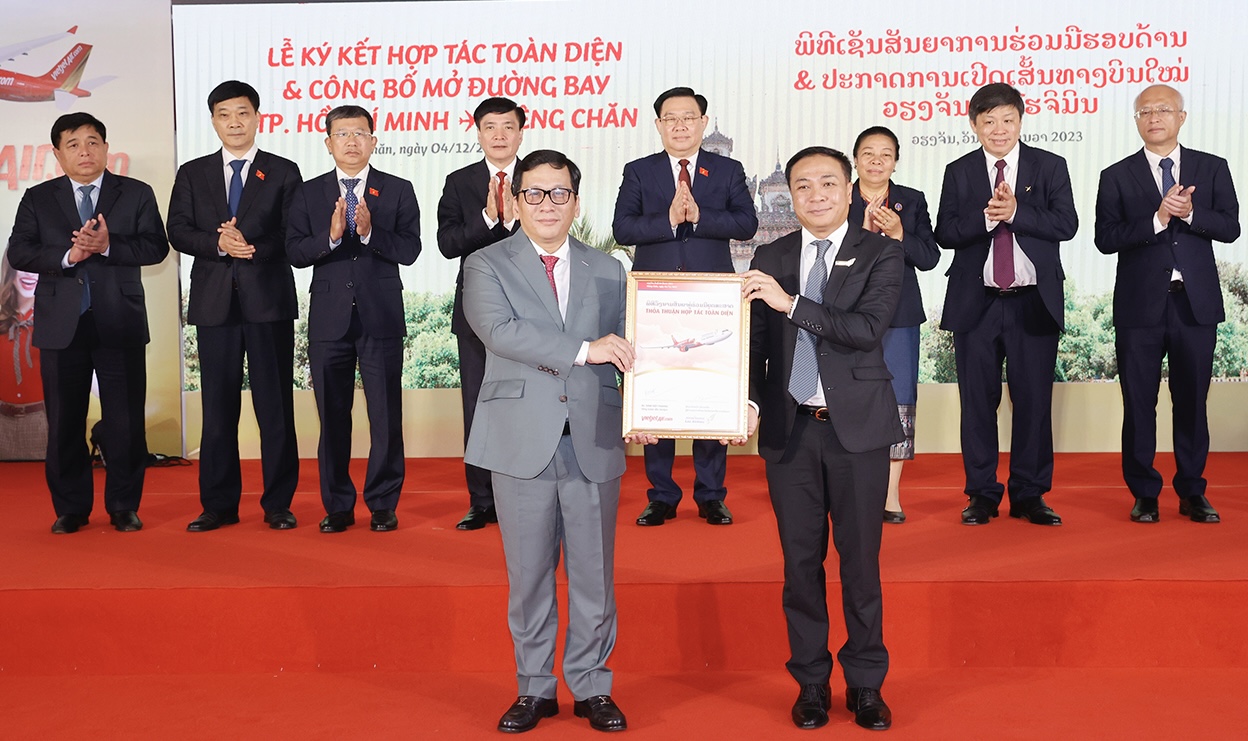 Vietjet hợp tác với Lao Airlines mở đường bay TP.Hồ Chí Minh - Viêng Chăn - Ảnh 1.