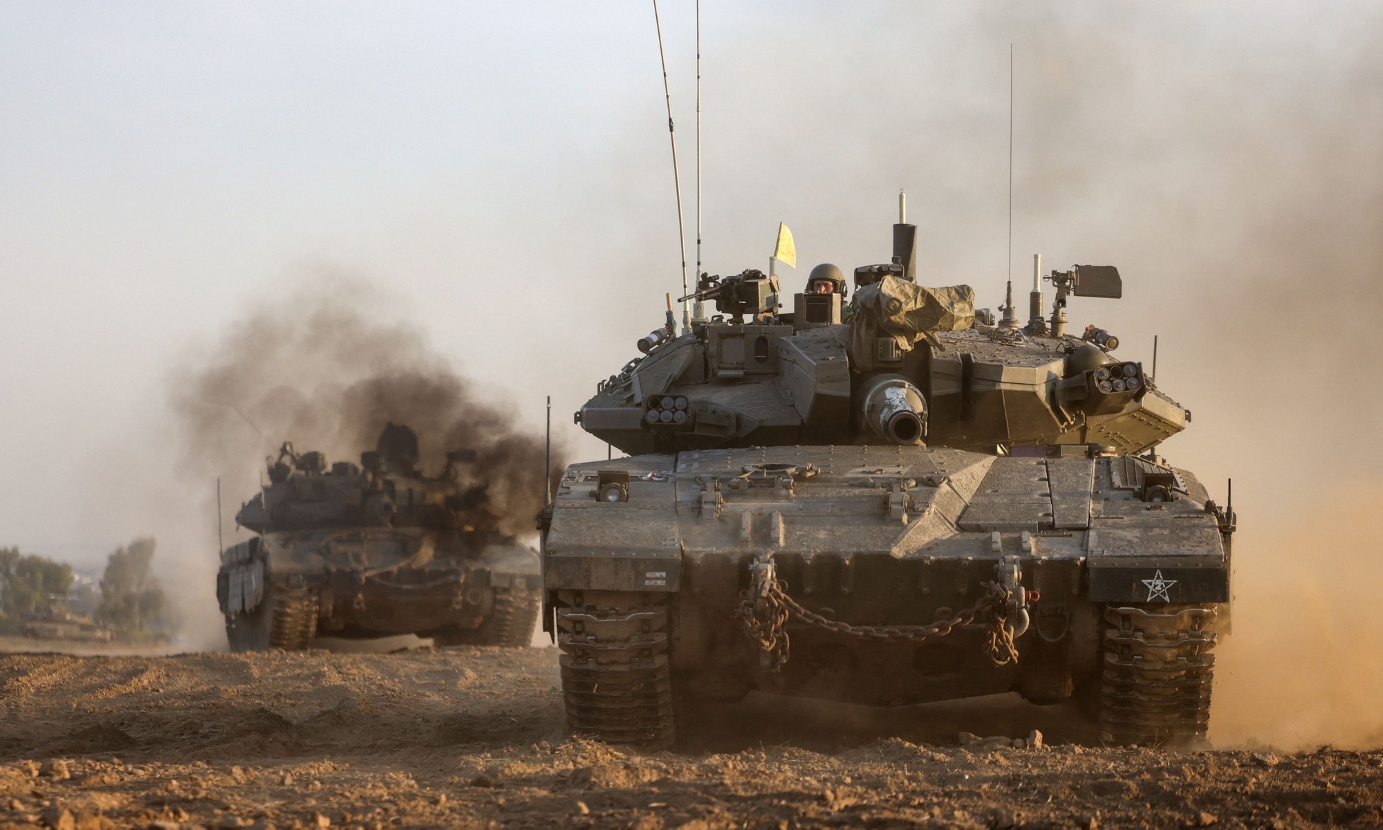 Hình ảnh báo chí 24h: Israel mở rộng tấn công, xe tăng máy bay xuất hiện gần biên giới Gaza - Ảnh 2.
