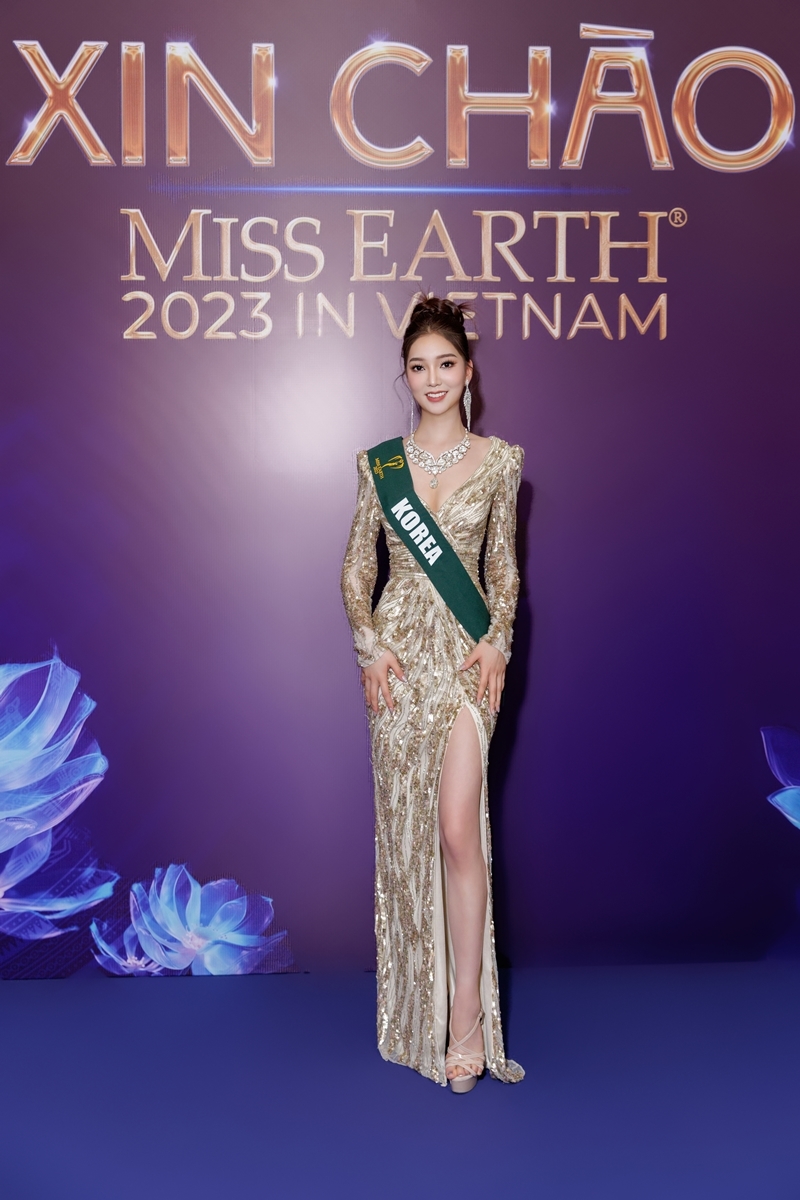 90 thí sinh Miss Earth 2023 mặc gợi cảm &quot;đọ sắc&quot;: Hoa hậu Lan Anh, mỹ nhân Hàn Quốc nổi bật nhất? - Ảnh 4.