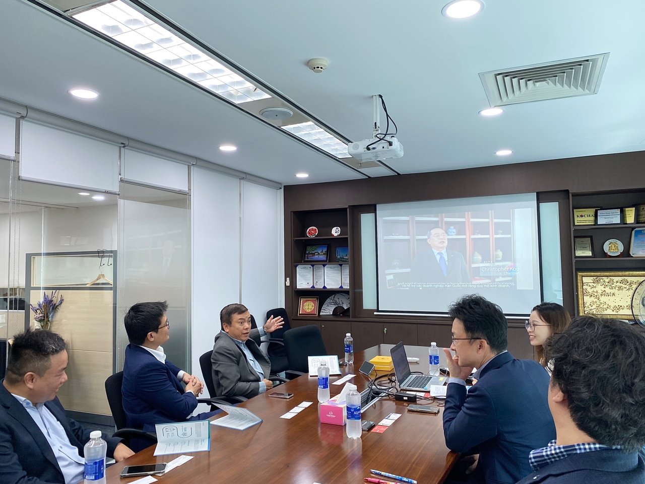 Hội Doanh nhân Buôn Ma Thuột kết nối ngoại thương với Hiệp hội thương mại Hàn Quốc - Ảnh 1.