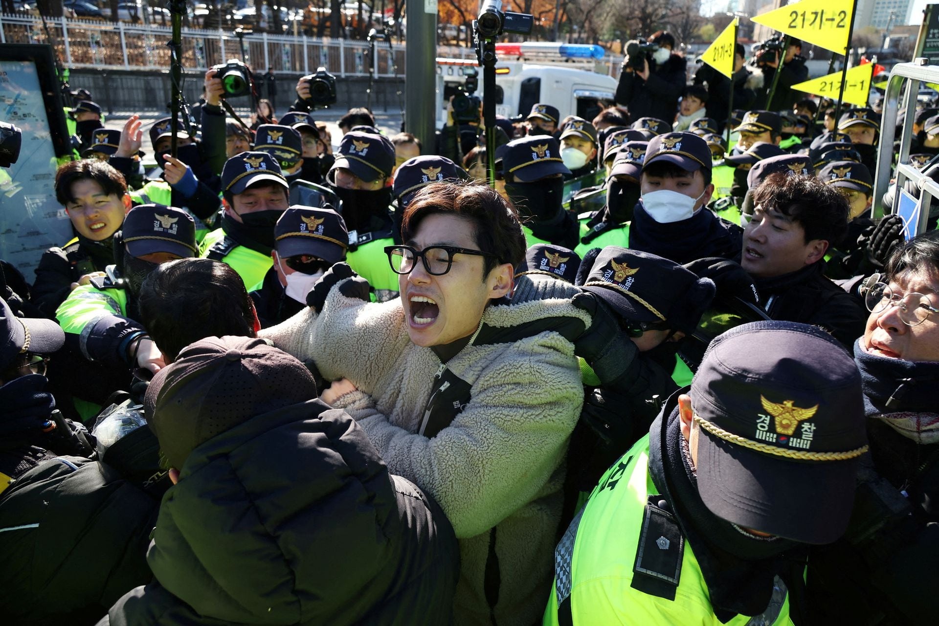 Người Hàn Quốc xuống đường biểu tình, phản đối lệnh cấm ăn thịt chó - Ảnh 1.