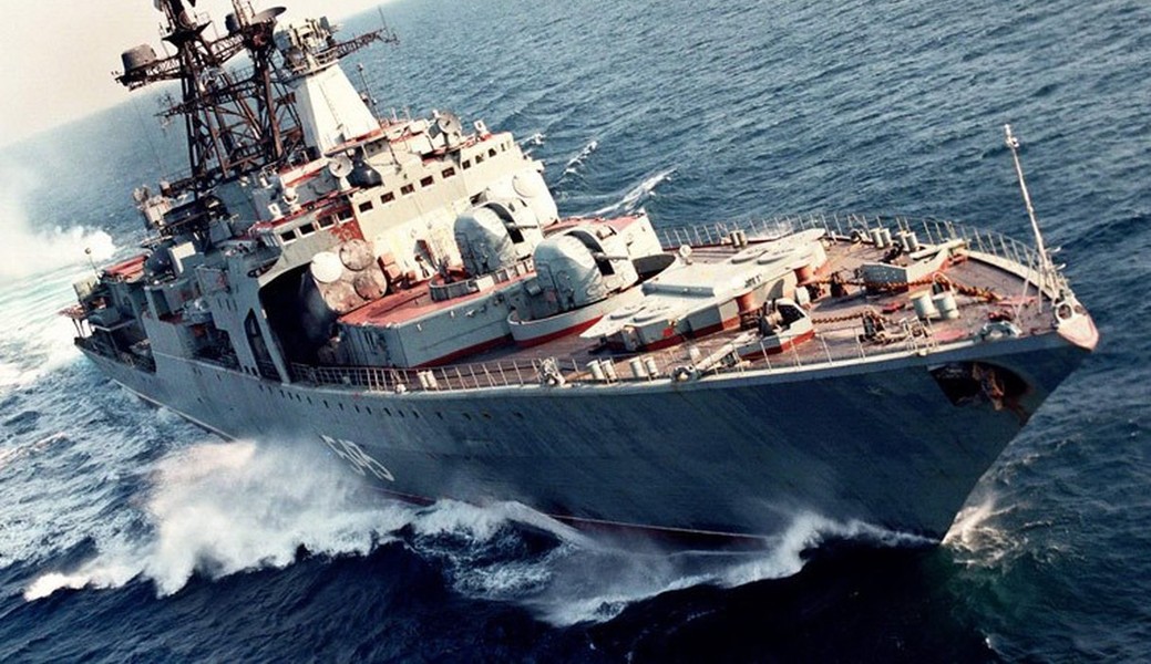 Uy lực cực mạnh của khu trục hạm săn ngầm Nga vừa cập cảng Cam Ranh - Ảnh 17.