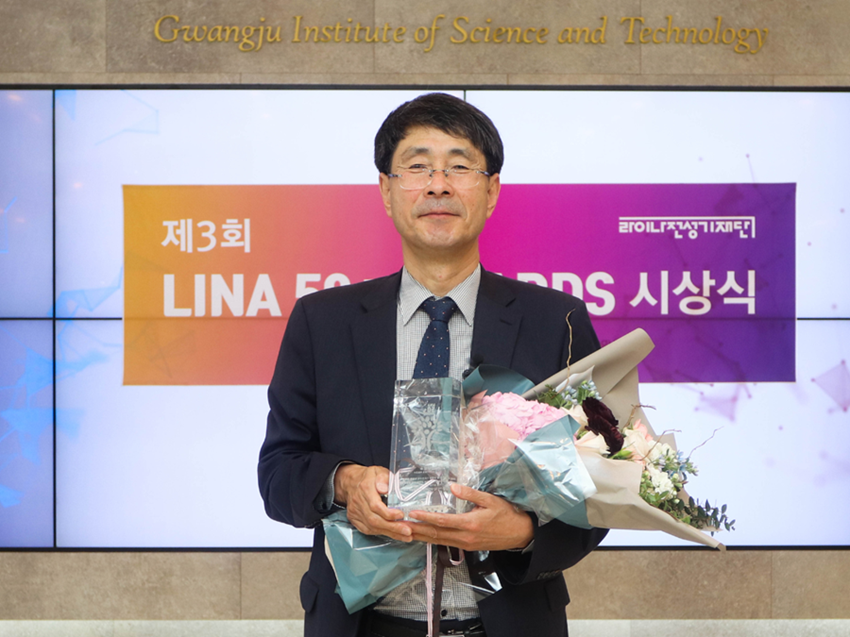 GS. Jang-Soo Chun công tác tại Viện Khoa học và Công nghệ Gwangju và là Giám đốc Trung tâm Sáng kiến Nghiên cứu Sáng tạo Quốc gia Hàn Quốc về sinh bệnh học Viêm xương khớp.