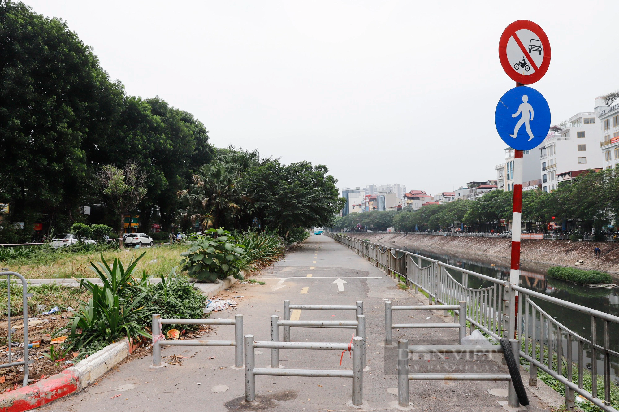 Hiện trạng 2 tuyến đường vừa được Hà Nội đề xuất dành riêng cho xe đạp - Ảnh 1.