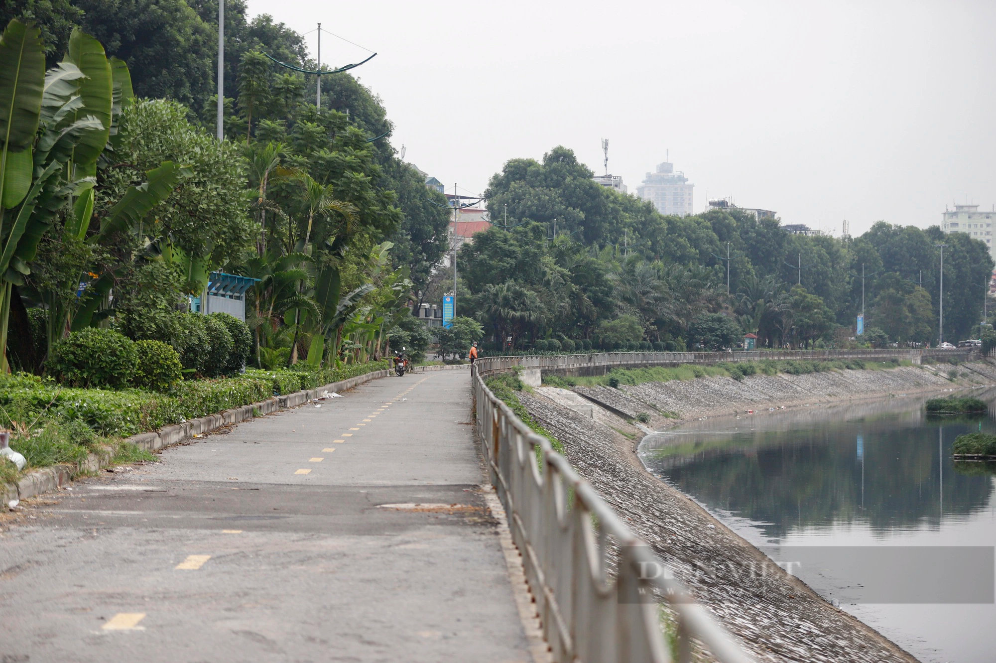Hiện trạng 2 tuyến đường vừa được Hà Nội đề xuất dành riêng cho xe đạp - Ảnh 2.