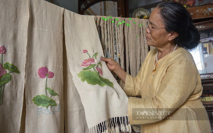 Hà Nội đẩy mạnh gắn sao OCOP cho sản phẩm làng nghề, người người biết tới - Ảnh 1.