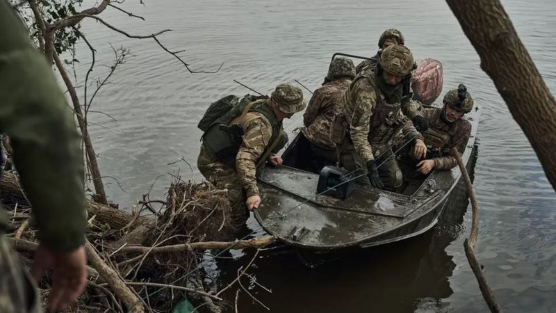 Lính thủy đánh bộ Ukraine được điều đến chiến đấu bảo vệ sông Dnipro nhưng không biết bơi - Ảnh 1.