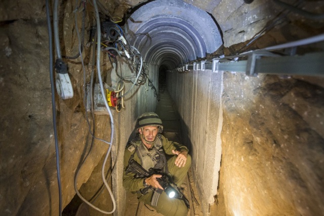 Israel tính làm ngập các đường hầm khổng lồ ở Gaza để nhấn chìm Hamas trong biển nước - Ảnh 1.