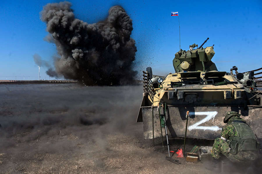 Nga quét sạch kho vũ khí khổng lồ Ukraine gần Kherson  - Ảnh 1.