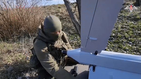 UAV tự sát Lancet tập kích mục tiêu xa chưa từng thấy ở Đông Âu - Ảnh 16.
