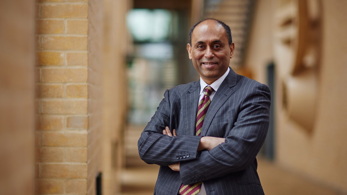 GS Soumitra Dutta hiện đang là Hiệu trưởng Trường Kinh doanh Saïd, Đại học Oxford (Vương quốc Anh). Ông đồng thời là nhà sáng lập và Chủ tịch Viện nghiên cứu phi lợi nhuận Portulans (trụ sở tại Washington D.C, Hoa Kỳ).