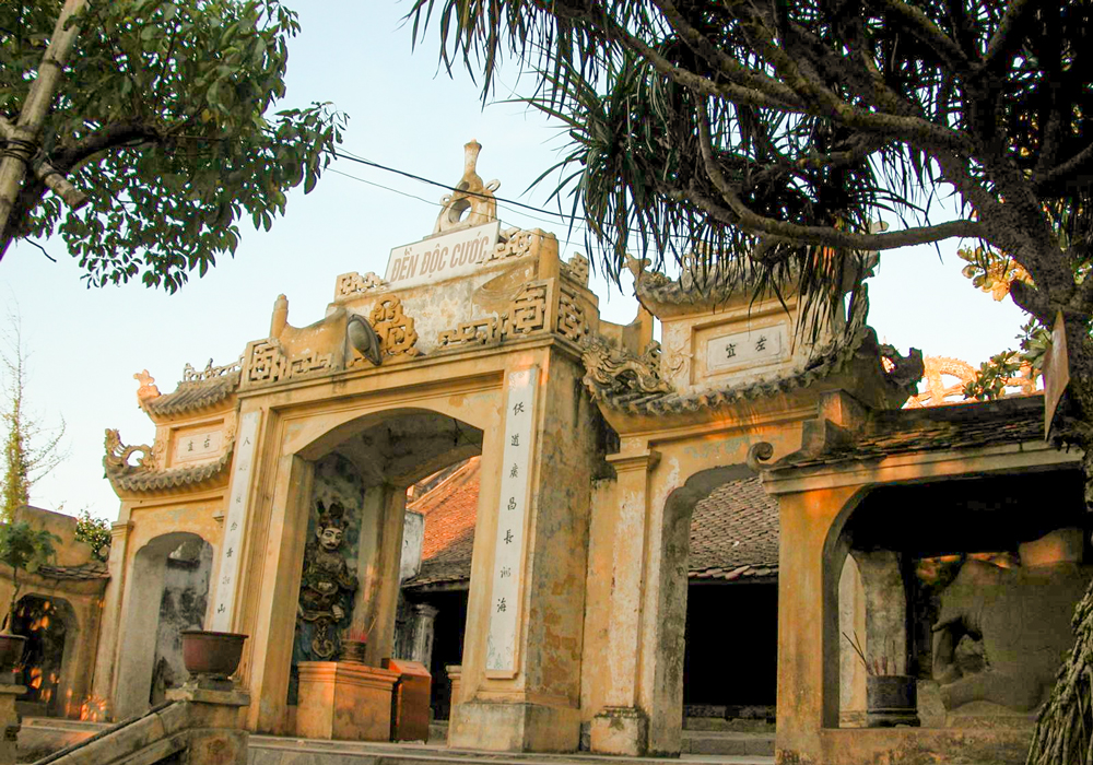 Sầm Sơn phát huy giá trị các di tích văn hóa lịch sử trong phát triển du lịch biển - Ảnh 3.