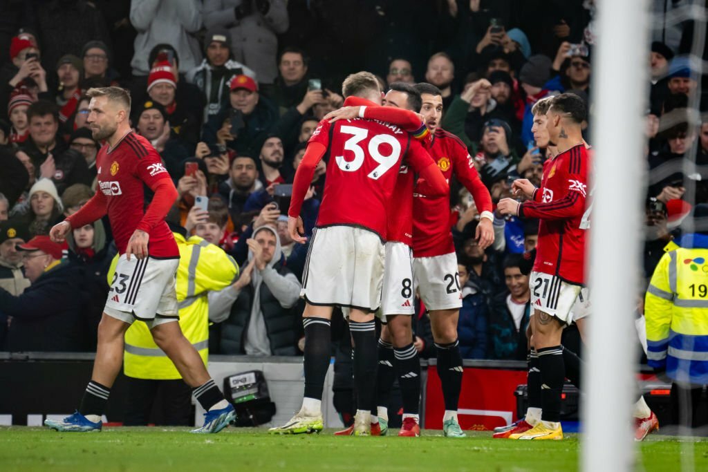 McTominay lập cú đúp, M.U lần đầu tiên bất bại 12 trận liên tiếp trước Chelsea - Ảnh 1.