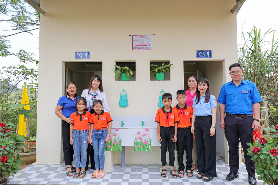 Xây 1.000 NVS trường học đạt chuẩn: Thực trạng ám ảnh của con trẻ và hành động của Quỹ Vì Tầm vóc Việt - Ảnh 6.