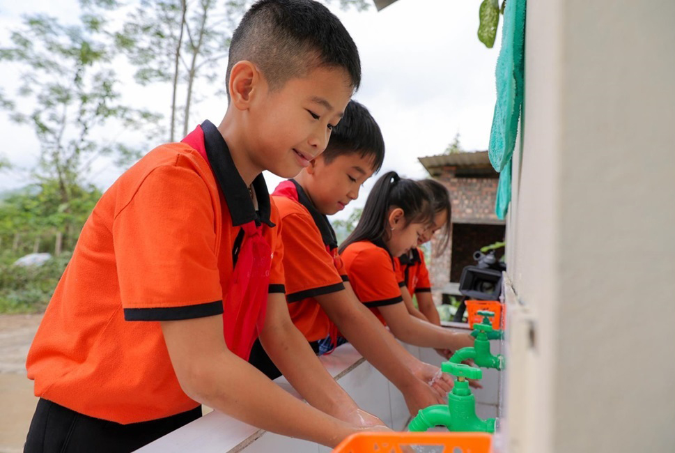 Xây 1.000 NVS trường học đạt chuẩn: Thực trạng ám ảnh của con trẻ và hành động của Quỹ Vì Tầm vóc Việt - Ảnh 7.