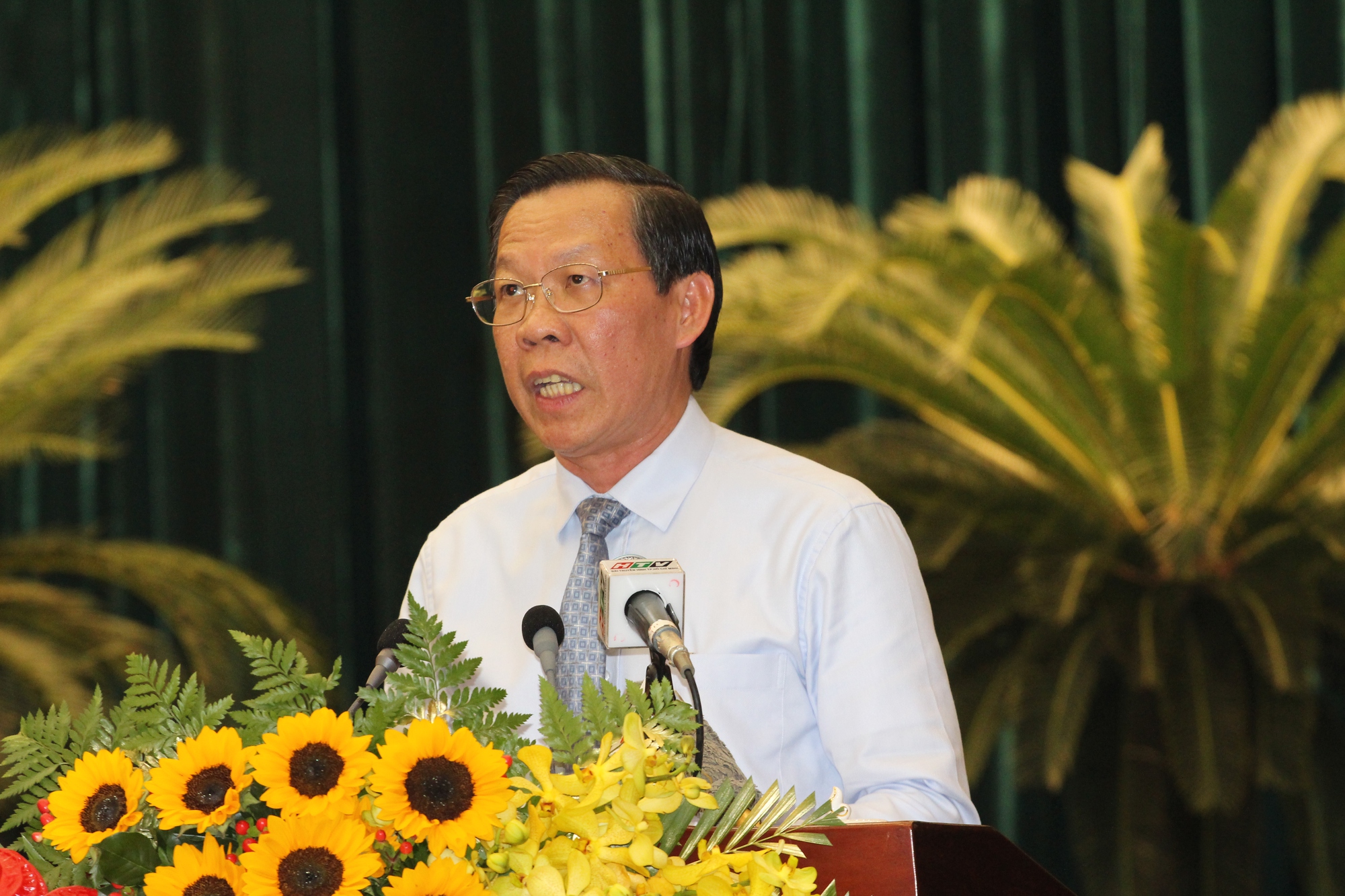 Chủ tịch TP.HCM Phan Văn Mãi: TP.HCM xác định ba kịch bản tăng trưởng trong năm 2024 - Ảnh 1.