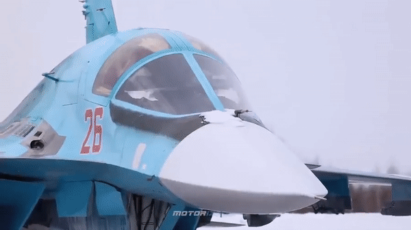Chiến đấu cơ Su-34 Nga lần đầu thả đồng loạt 4 bom dẫn đường UMPK tại Đông Âu - Ảnh 12.