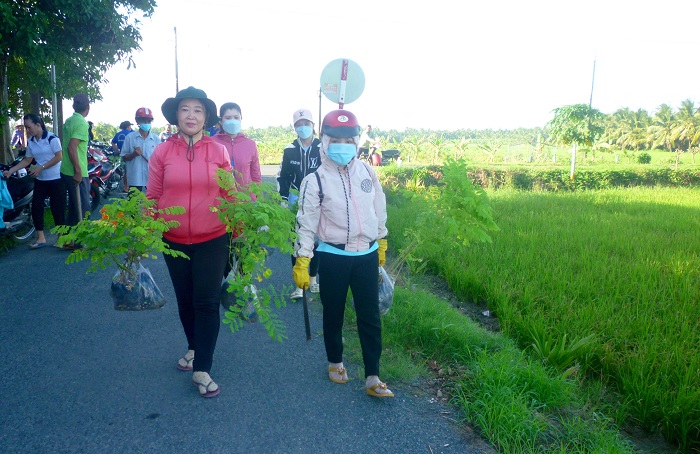 Đường nông thôn mới trồng hoa Huỳnh Anh, điệp vàng ở một nơi của Trà Vinh ngày càng đẹp như mơ - Ảnh 2.