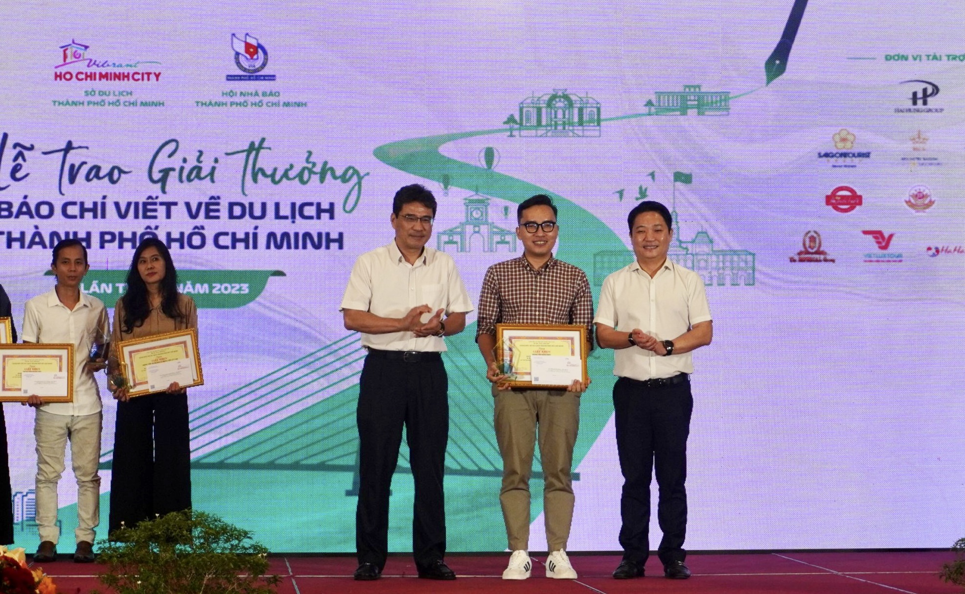 Báo Dân Việt đoạt giải Nhất giải Báo chí viết về du lịch TP.HCM 2023 - Ảnh 1.