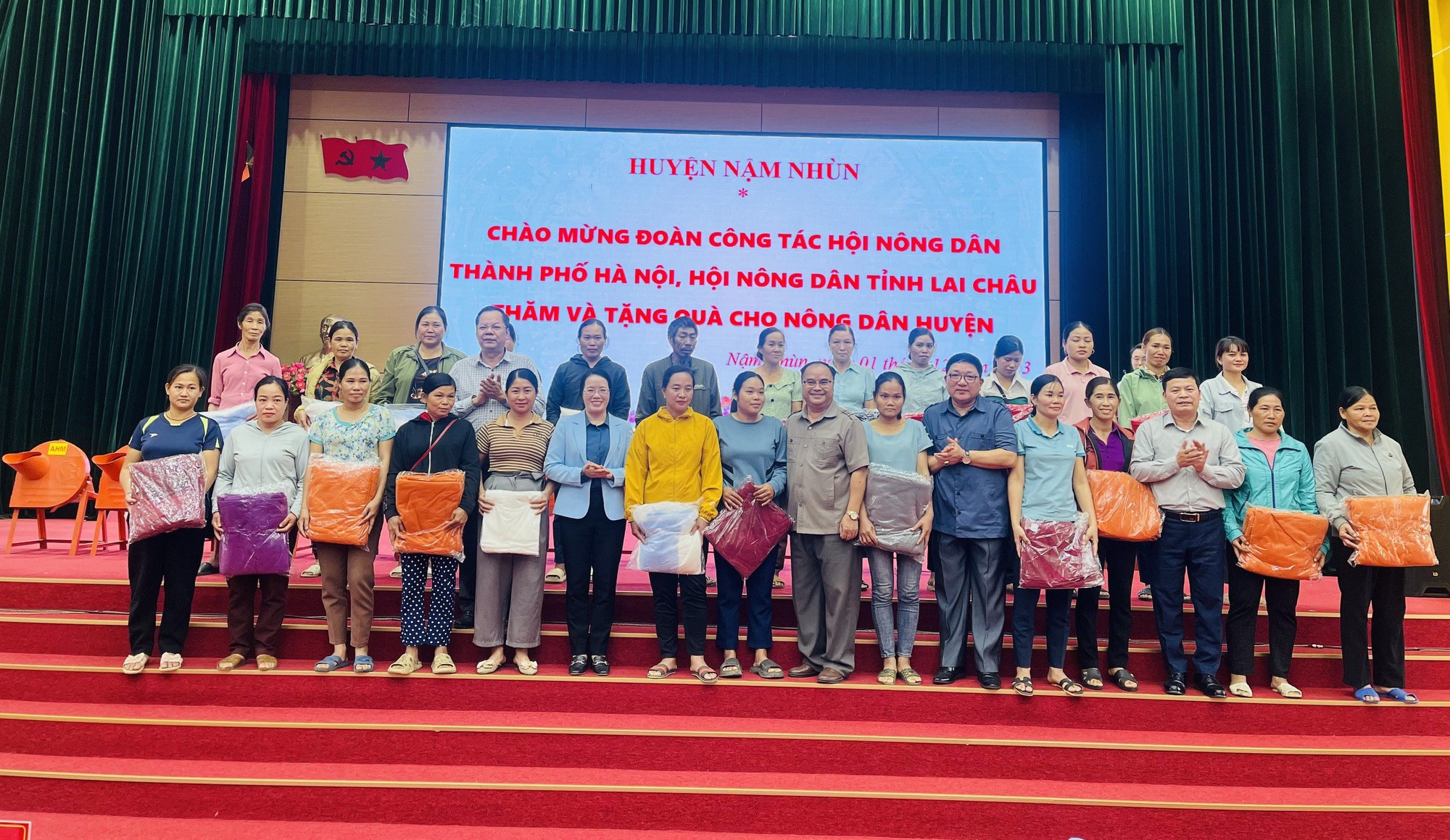 Hội Nông dân TP Hà Nội tổ chức đoàn cán bộ đi học tập, trao đổi kinh nghiệm tại Điện Biên, Lai Châu - Ảnh 1.