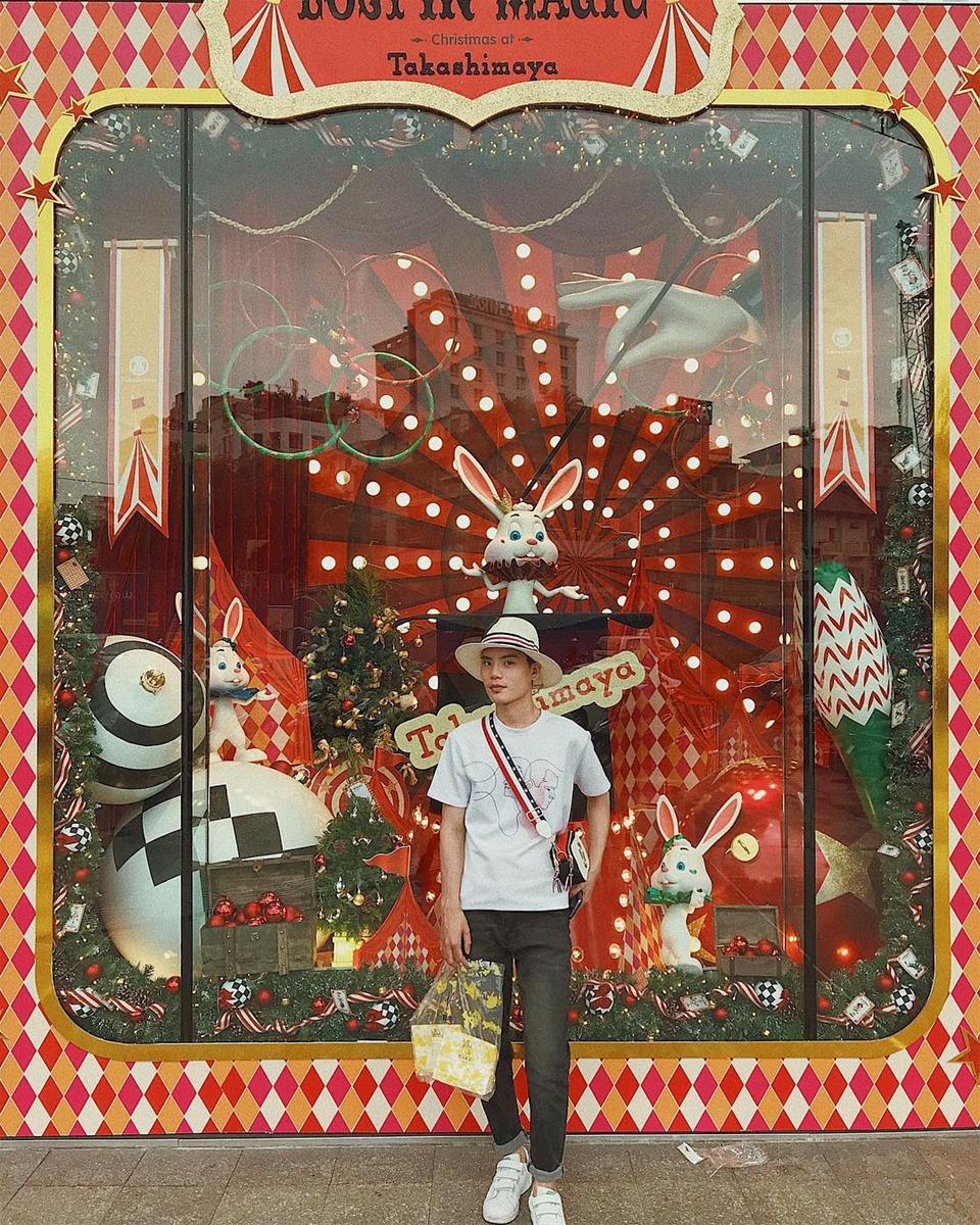 Top địa điểm hoành tráng, trang trí độc lạ đón Noel hút giới trẻ tại Tp Hồ Chí Minh - Ảnh 1.