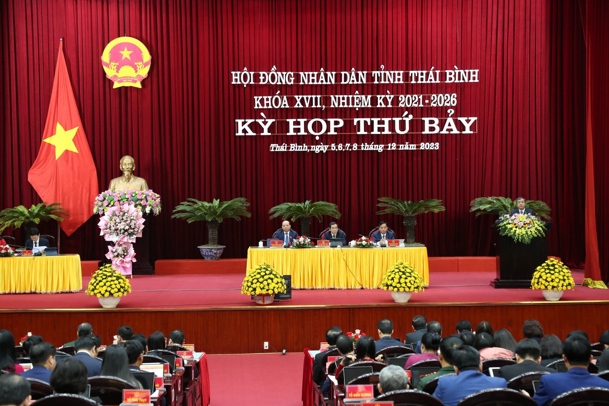 Chủ tịch UBND và Chủ tịch HĐND tỉnh Thái Bình đạt 100% phiếu tín nhiệm cao - Ảnh 3.