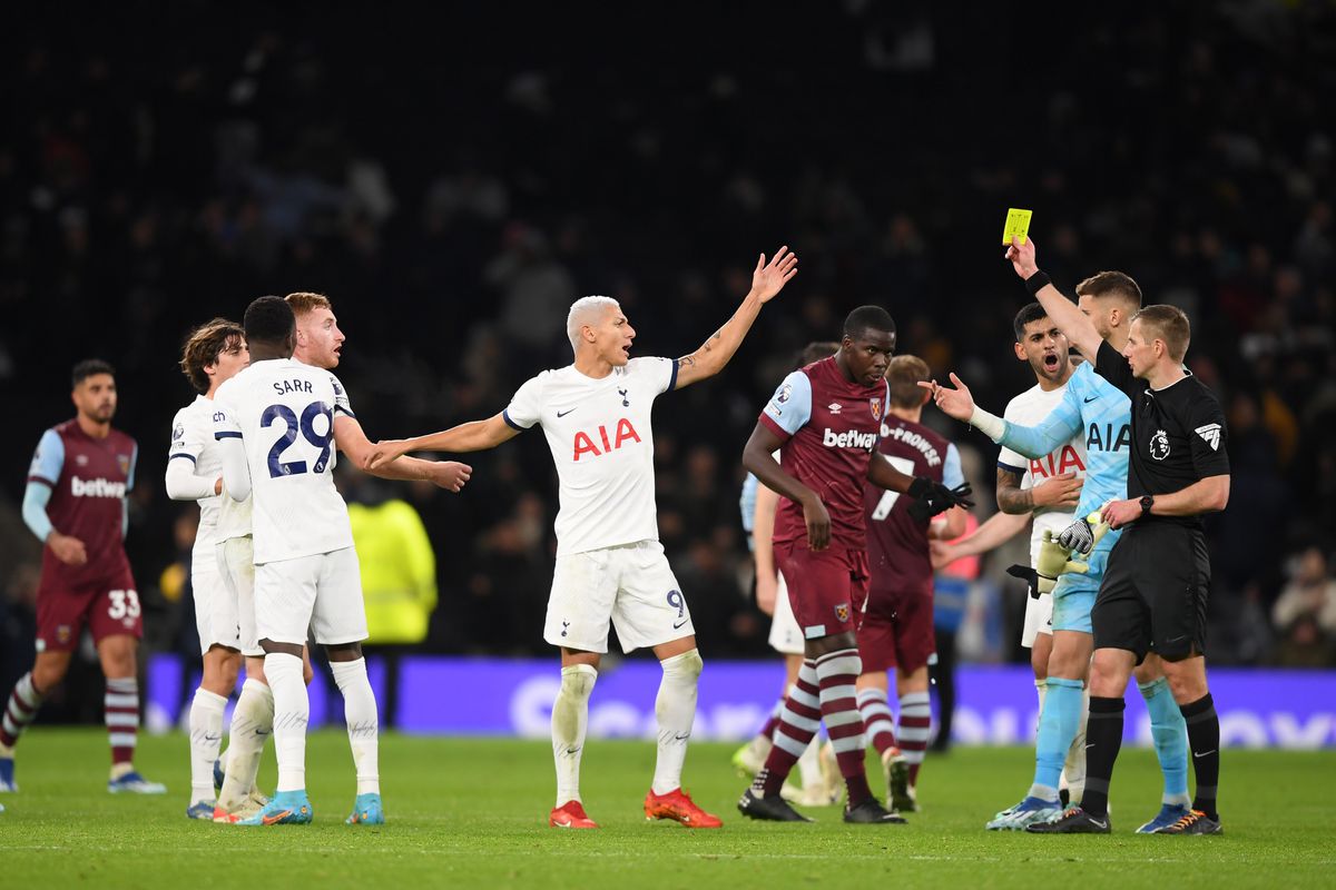 Thua ngược West Ham, Tottenham “ngồi chung mâm” M.U trên BXH Premier League - Ảnh 1.