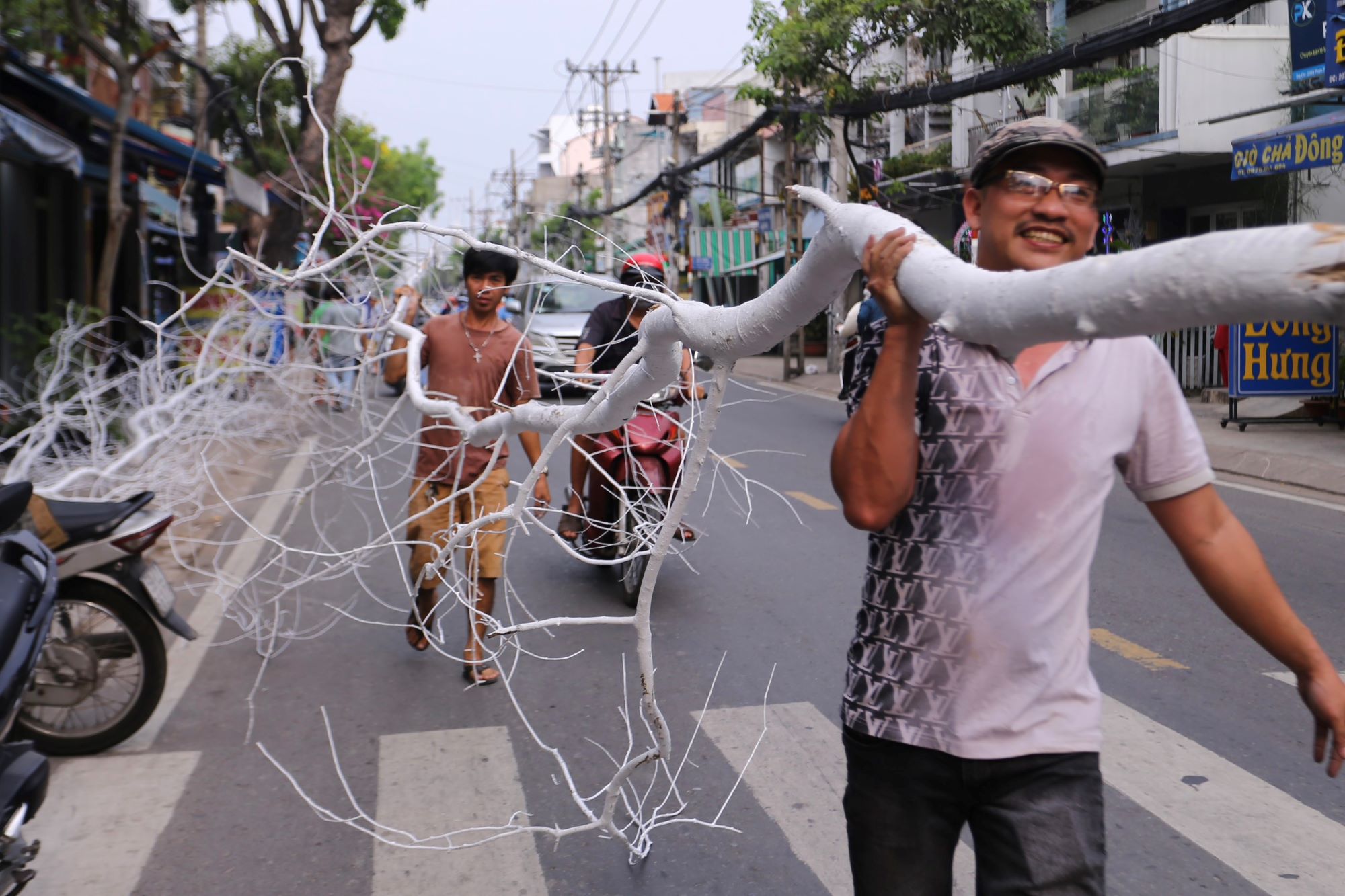 Xóm đạo lớn nhất TP.HCM tất bật trang hoàng Giáng sinh - Ảnh 6.