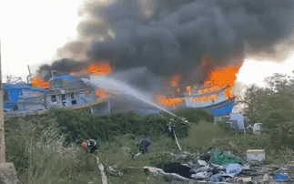 Clip NÓNG 24h: Hiện trường vụ cháy 11 tàu cá ở Bình Thuận 