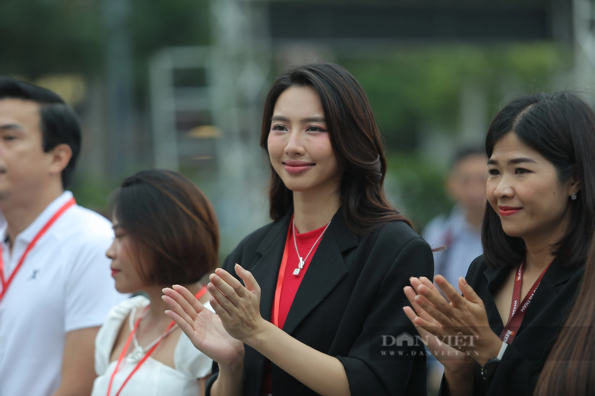 Hoa hậu Thuỳ Tiên, Nữ hoàng điền kinh Nguyễn Thị Oanh tranh tài ở Giải Marathon Quốc tế TP.HCM - Ảnh 4.