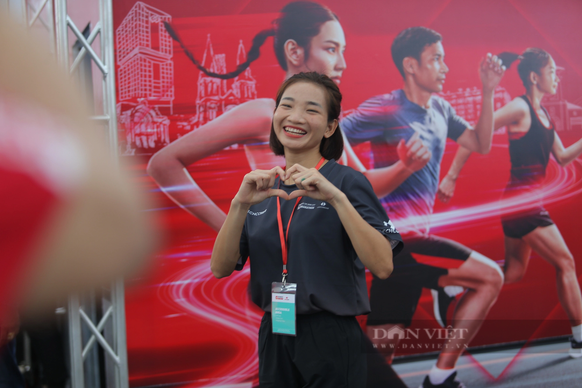 Hoa hậu Thuỳ Tiên, Nữ hoàng điền kinh Nguyễn Thị Oanh tranh tài ở Giải Marathon Quốc tế TP.HCM - Ảnh 5.