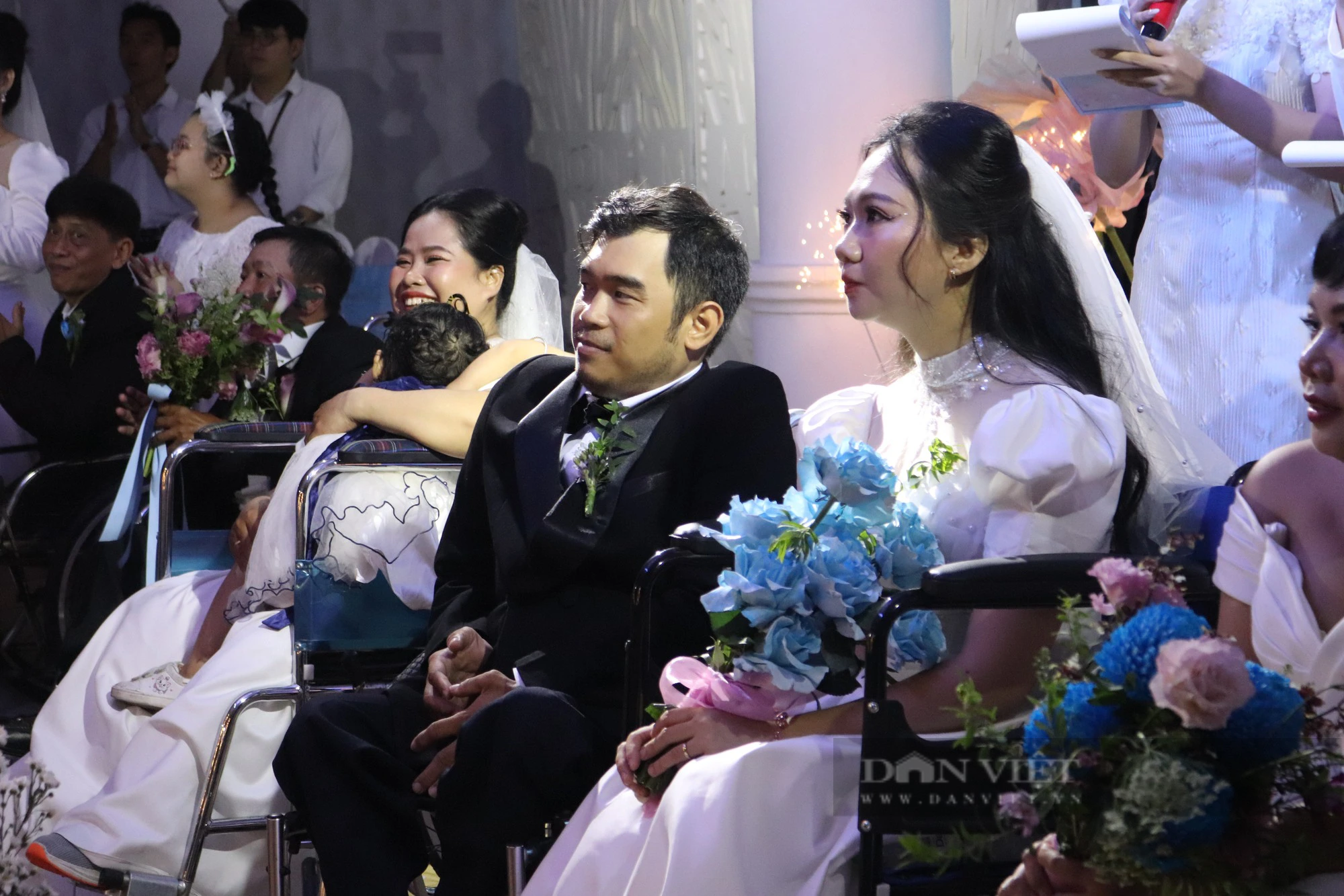 Xúc động chứng kiến cảnh 5 cặp đôi khuyết tật được tổ chức lễ cưới tại TP.HCM - Ảnh 2.