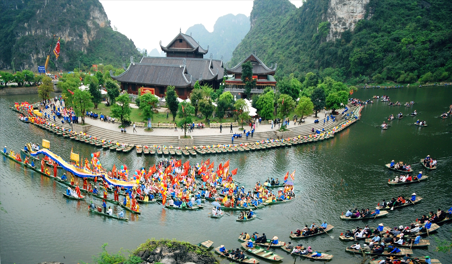 Chương trình thực cảnh biến sông núi Tràng An thành sân khấu, lái đò thành diễn viên  - Ảnh 2.