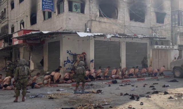 Ảnh sốc từ Gaza: Israel hàng chục người đàn ông lột đồ, bịt mắt, quỳ trên đất - Ảnh 2.