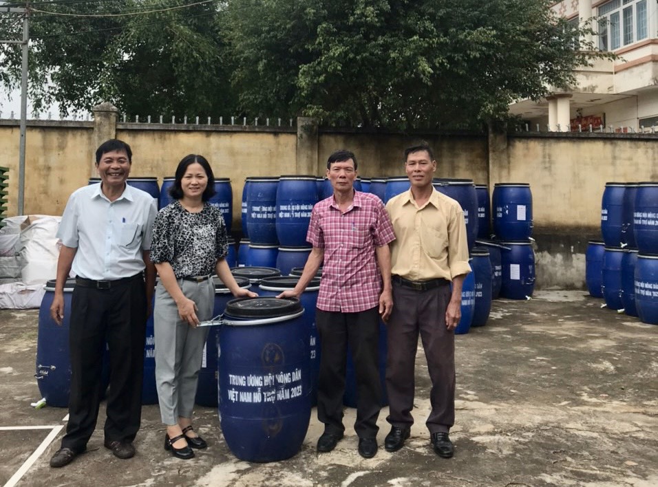 Triển khai mô hình điểm Hội Nông dân tham gia xử lý rác thải sinh hoạt nông thôn tại Ea Kar, Đắk Lắk - Ảnh 1.