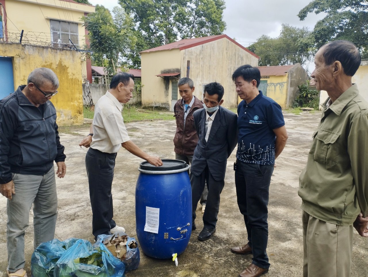 Triển khai mô hình điểm Hội Nông dân tham gia xử lý rác thải sinh hoạt nông thôn tại Ea Kar, Đắk Lắk - Ảnh 3.