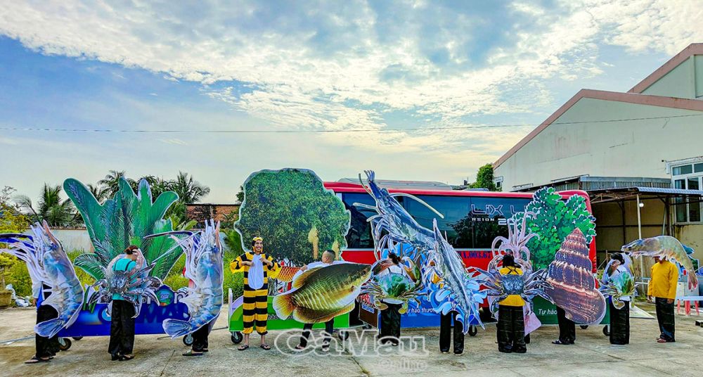 Lần đầu tiên tổ chức Festival tôm Cà Mau 2023, du khách thỏa thích nếm các món ngon từ tôm - Ảnh 3.