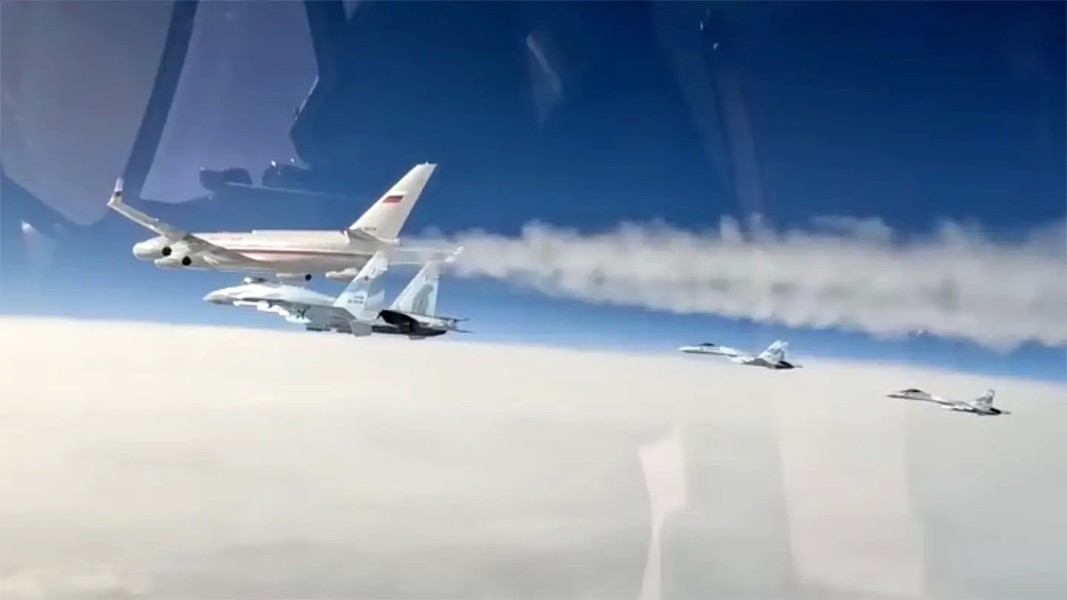 Bốn tiêm kích Su-35 hộ tống chuyên cơ Tổng thống Nga Putin tới UAE mang ý nghĩa gì? - Ảnh 2.