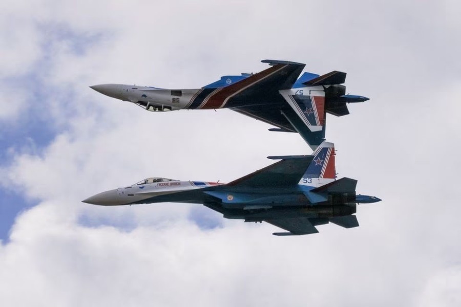 Bốn tiêm kích Su-35 hộ tống chuyên cơ Tổng thống Nga Putin tới UAE mang ý nghĩa gì? - Ảnh 5.